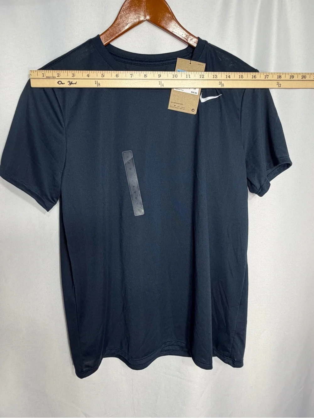 Nike women’s navy blue Short Sleeve Performance Tee size M